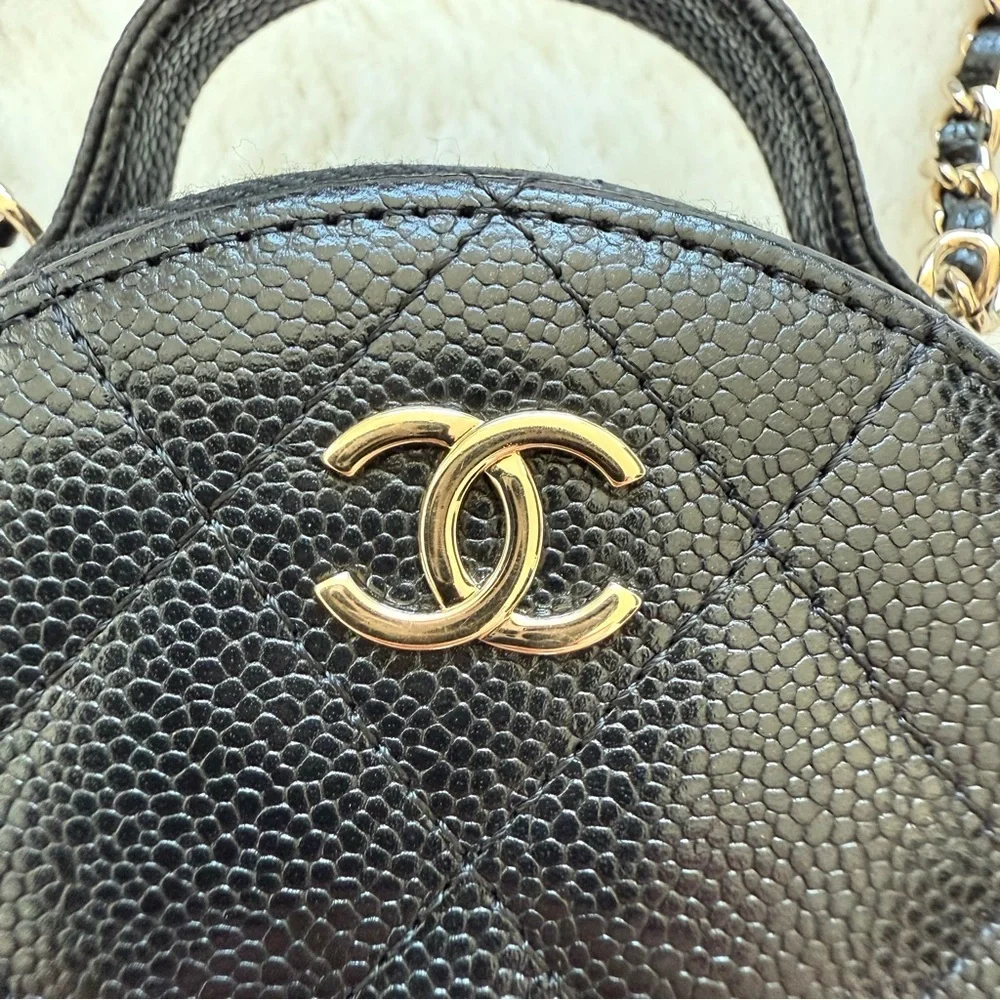 NEW!!! CHANEL crossbody caviar leather bag Authentic Retail 4600$